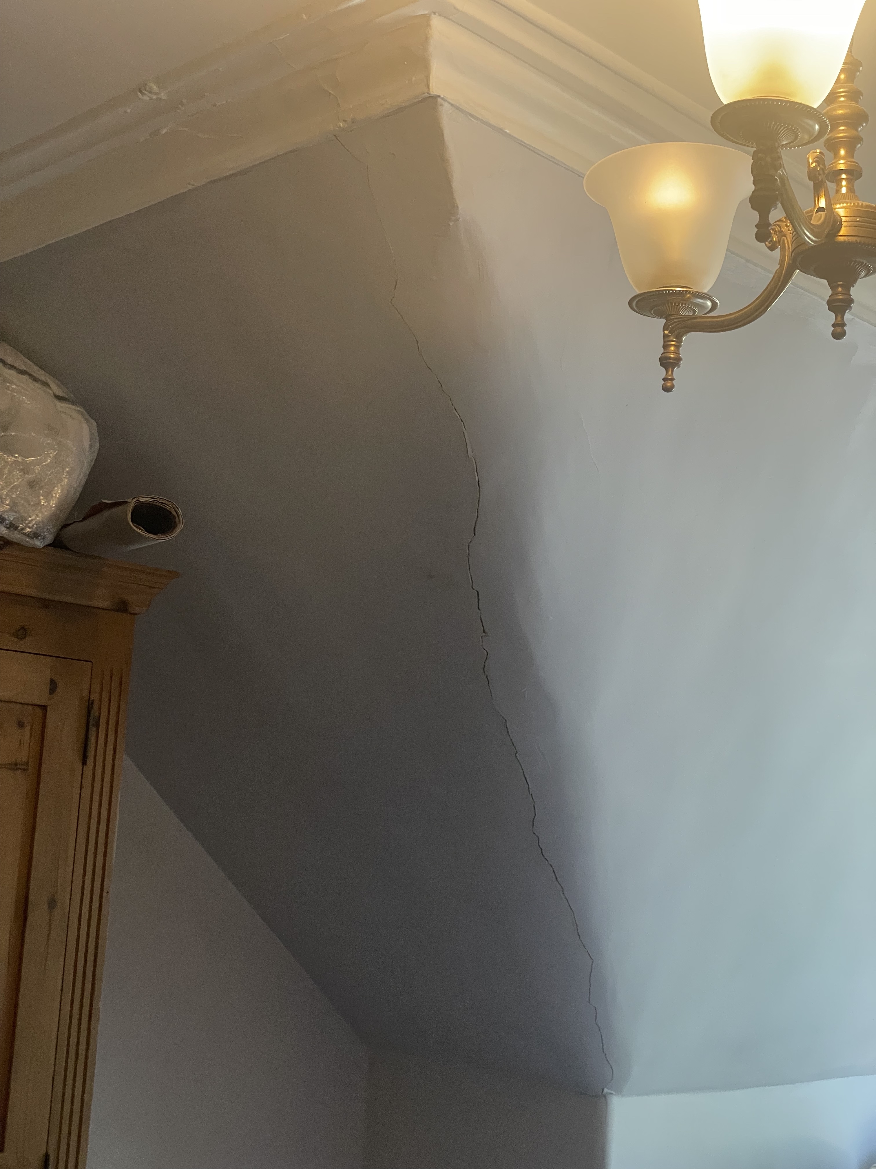 Crack in wall of Hamilton Road home